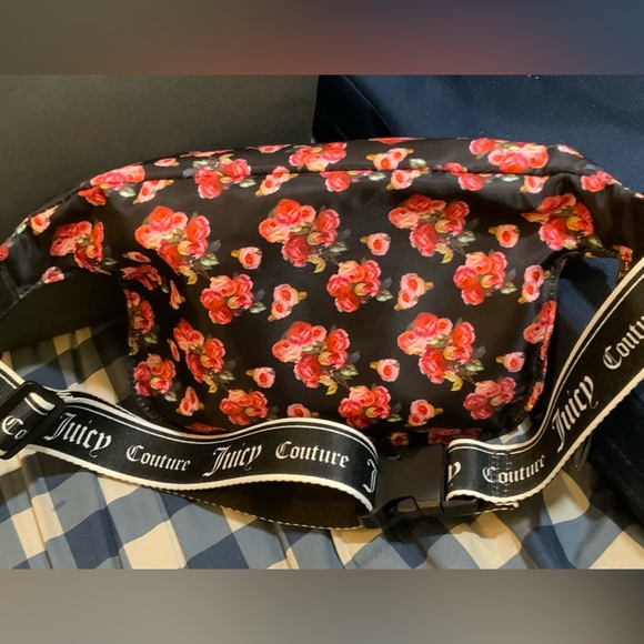 Juicy couture cross body floral pouch. - Picture 5 of 5